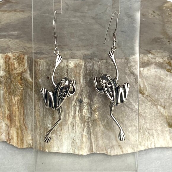 Sterling Silver 925 2.16" Jumping Tree Frog Amphibian Dangle Drop Earrings - Picture 6 of 15